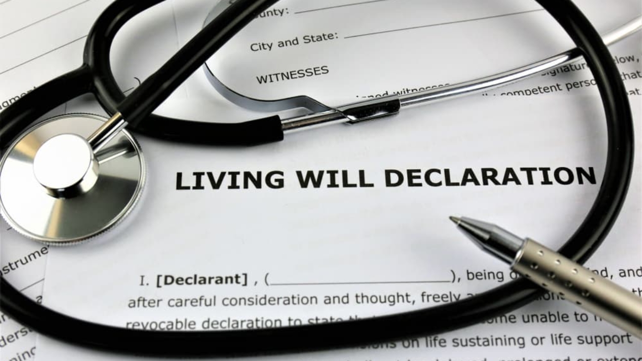 The Differences Between a Living Will and a Last Will & Testament