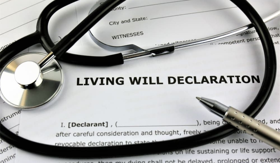 The Differences Between a Living Will and a Last Will & Testament